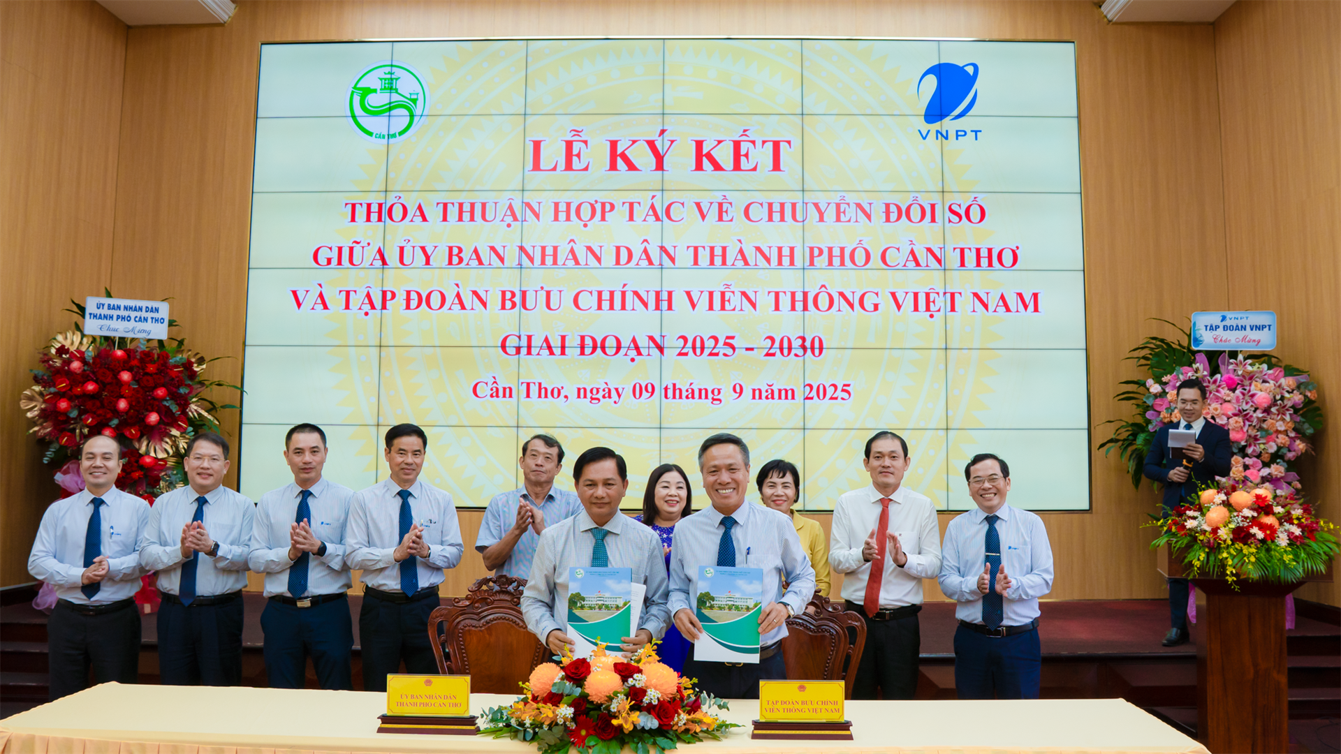 LỄ KÝ KẾT THỎA THUẬN HỢP TÁC CHUYỂN ĐỔI SỐ GIỮA UBND THÀNH PHỐ CẦN THƠ VÀ TẬP ĐOÀN BƯU CHÍNH VIỄN THÔNG VIỆT NAM GIAI ĐOẠN 2025 – 2030
